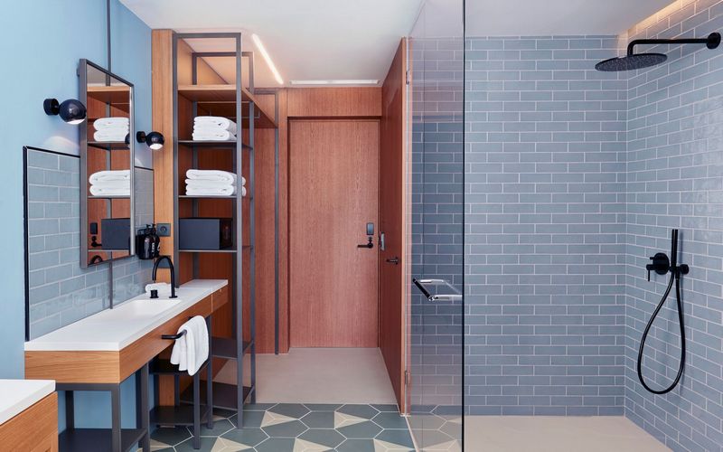 lavida hotel bathroom