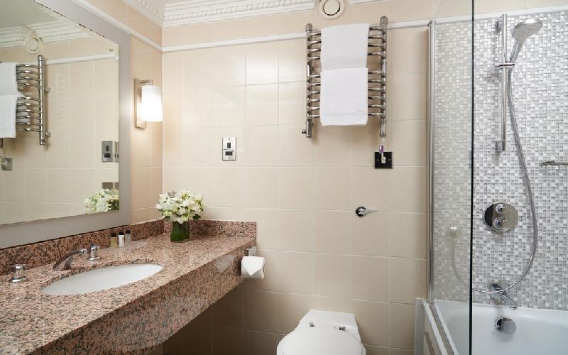 mottram hall golf resort bathroom