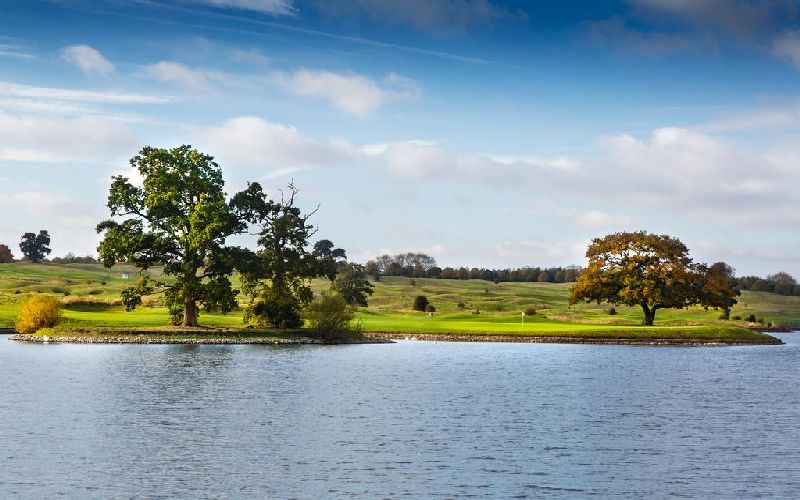 oxfordshire golf course lake green