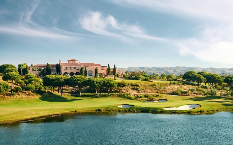 monte rei golf course lake