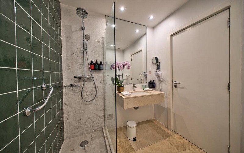 magnolia hotel golf holidays bathroom