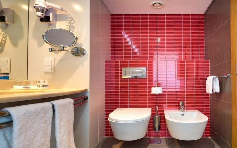 four views monumental hotel bathroom