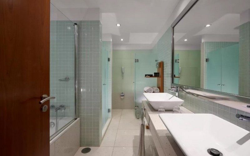 melia madeira mare hotel bathroom