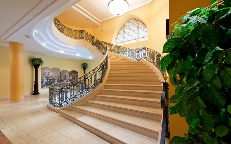 palace & spa stairs