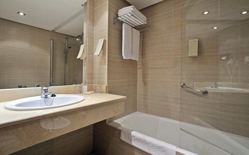 sol house hotel bathroom