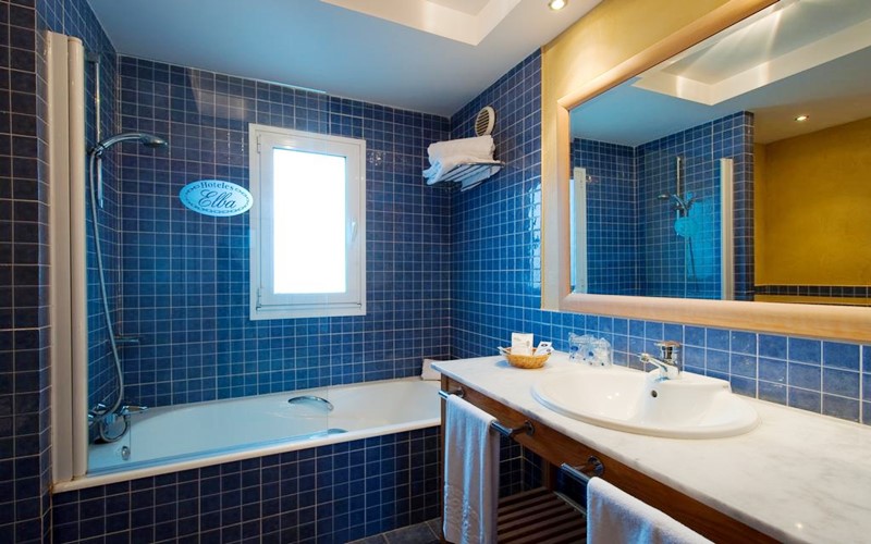 elba sara hotel bathroom