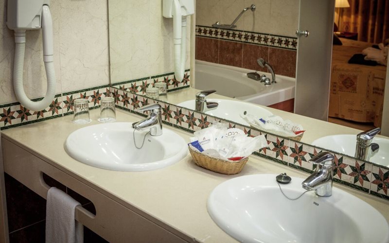 lasiesta hotel bathroom
