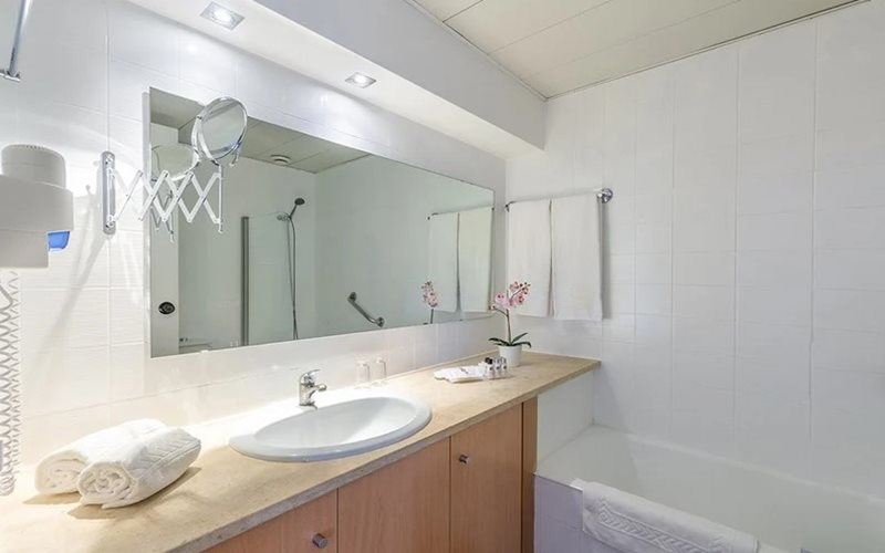lunaolympus bathroom