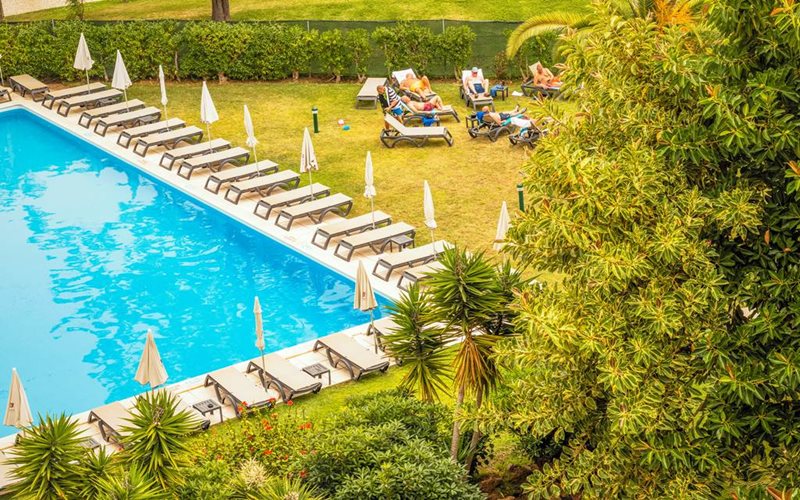 lunaolympus pool sun loungers