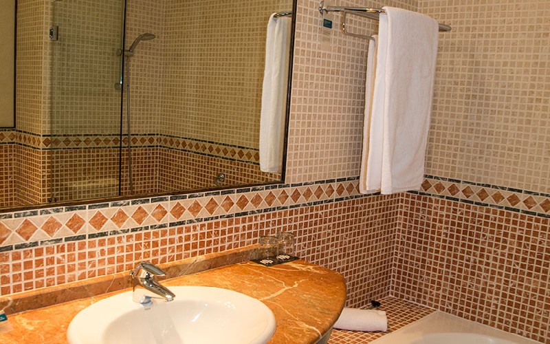 nuevo portil hotel bathroom