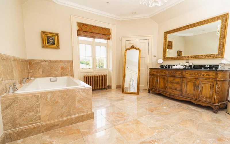 Trump International Aberdeen Bathroom